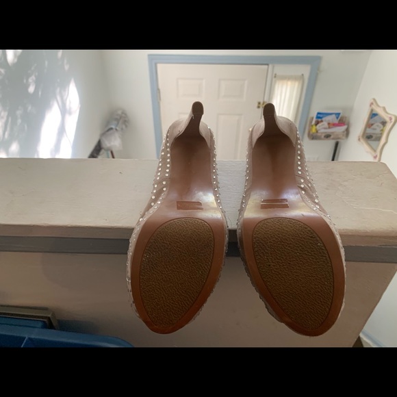 Heels - Picture 2 of 2